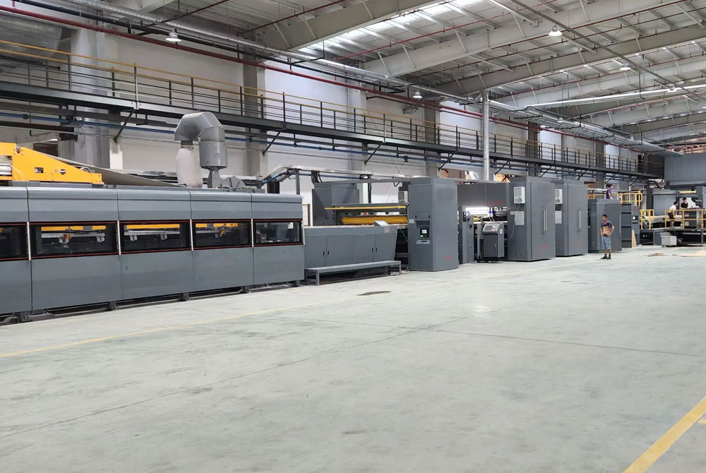 We are pleased to announce that two sets of Masterline 2800mm 5ply corrugated board production lines have been successfully installed and put into operation at our customer’s corrugated box factory.
As a high-end intelligent corrugator under Corrmaster series, this line adopts Germany IPC control system, Industry 4.0 design, EtherCAT communication, full servo drive and 5G connection. It is equipped with speed cruise, automatic order change, smart temperature control and automatic paper reel logistics system, realizing stable and unmanned intelligent production.
The line supports E, B, C, A flute types with cassette type single facer for fast and convenient flute changes. It is also equipped with dual slitter scorer, NC cutter and basket stacker to ensure high efficiency and precision. The monthly output of a single line reaches 15.8 million square meters, and the two lines together achieve 31.6 million square meters, greatly improving the customer’s production capacity.
In the same project, another two sets of 2500mm 2ply corrugators were installed for an offset print pack company, providing E, F, B, C flute single-face boards. The cassette single facer supports quick roll change in 5–10 minutes. With soft touch technology, the corrugated gap and glue gap are adjusted automatically without manual operation, making production easier and more stable.
This successful installation once again proves the high reliability and market recognition of Master intelligent corrugators. We look forward to establishing long-term strategic partnerships with more global customers to create greater value together.